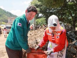 이상일 용인특례시장, 기록적 폭우로 큰 피해 입은 가평군 찾아 복구활동 응원 기사 이미지