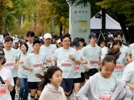 진교훈 강서구청장, 제3회 허준런 참가... 2,600명과 함께 즐겨 기사 이미지