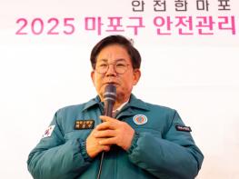 박강수 마포구청장, 연말 인파 대비 현장 점검…“연말연시에도 안전엔 과잉이 없다” 기사 이미지