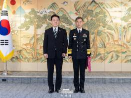 해군참모총장 진급 신고 및 수치 수여식 기사 이미지