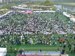 양천구, 안양천 물들인 8,400명의 열정...역대급 규모로 치러진 ‘양천마라톤’ 성황리 마무리 기사 이미지