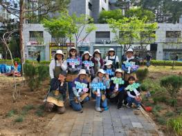 '주민 손길로 피어난 마을정원' 은평구, 주민참여형 시범정원 2개소 조성 완료 기사 이미지