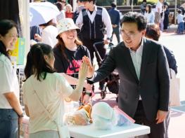 진교훈 강서구청장, 온종일 마을 축제 누비며 소통 행보 기사 이미지